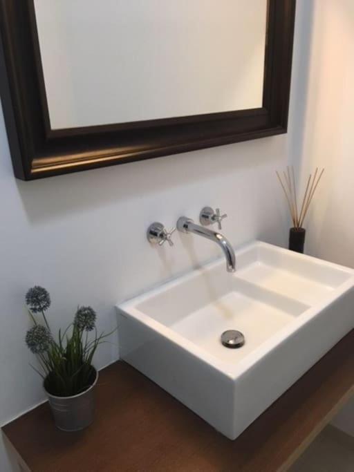 Privatunterkunft Charming Private Wc & Balcony *